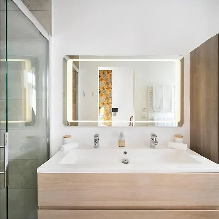 Super Central, Spacious, Sunny Large Deck & Apartamento *