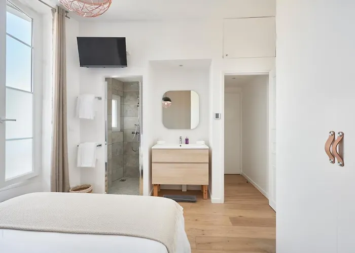 Super Central, Spacious, Sunny Large Deck & * Cannes