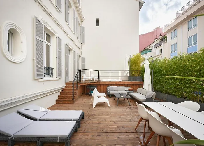 Super Central, Spacious, Sunny Large Deck & Apartmán Cannes