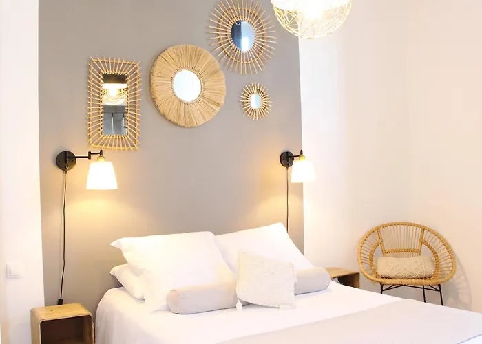 Super Central, Spacious, Sunny Large Deck &