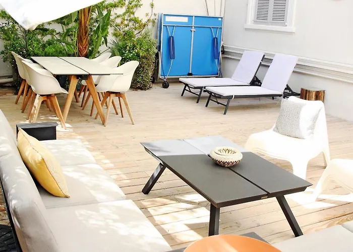 Super Central, Spacious, Sunny Large Deck & Apartament