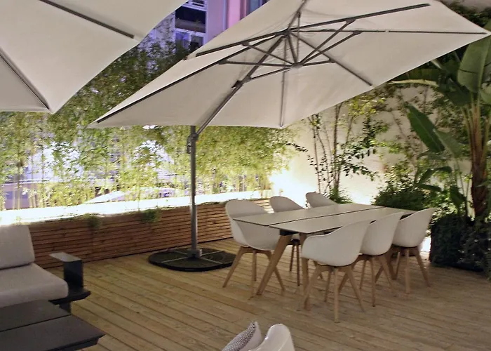 Super Central, Spacious, Sunny Large Deck & *