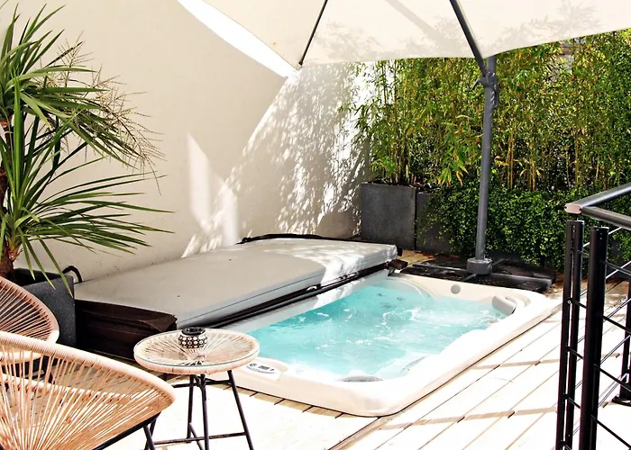 Super Central, Spacious, Sunny Large Deck & Apartament