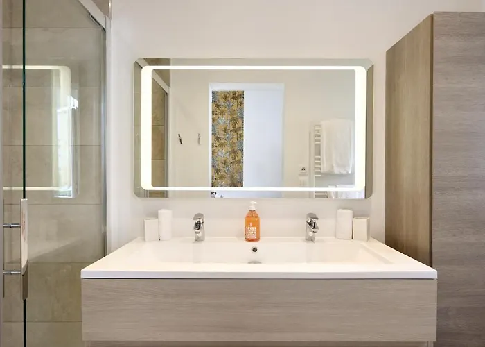 Super Central, Spacious, Sunny Large Deck & * Cannes