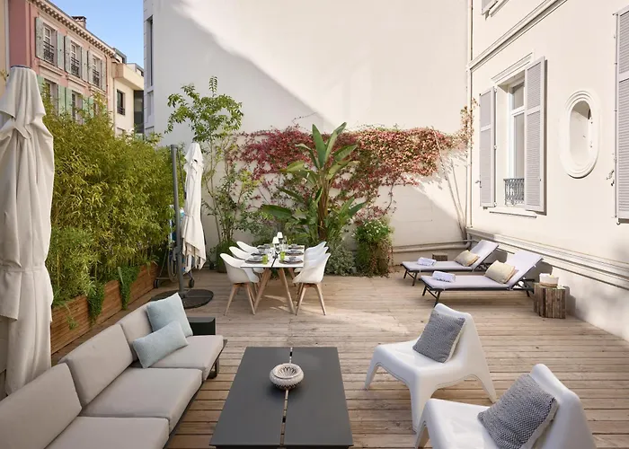 Super Central, Spacious, Sunny Large Deck & Apartmán