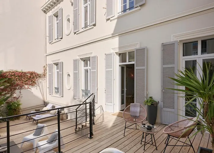 Apartament Super Central, Spacious, Sunny Large Deck & *