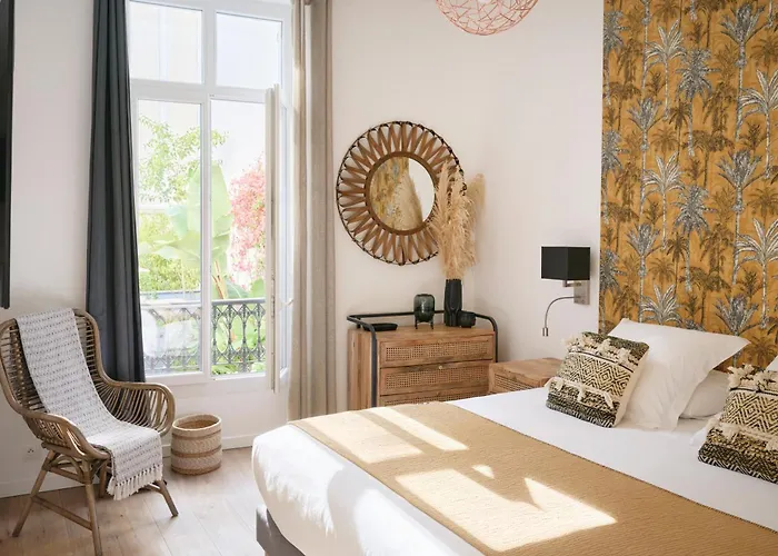 Apartament Super Central, Spacious, Sunny Large Deck & Cannes