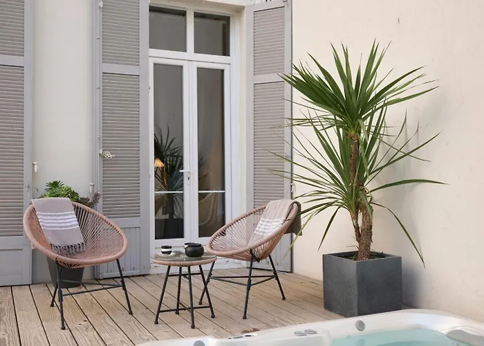 Super Central, Spacious, Sunny Large Deck & Apartmán