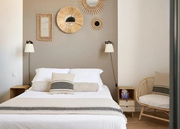 Apartament Super Central, Spacious, Sunny Large Deck &