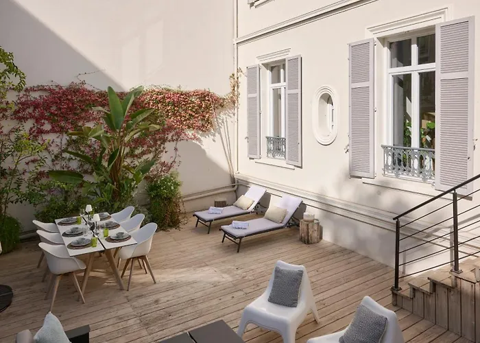Super Central, Spacious, Sunny Large Deck & Apartament Cannes
