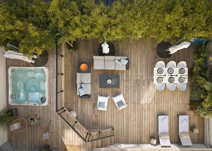 Super Central, Spacious, Sunny Large Deck & Cannes