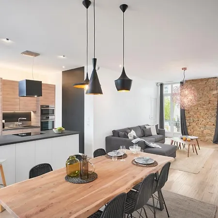 Appartement Super Central, Spacious, Sunny Large Deck &