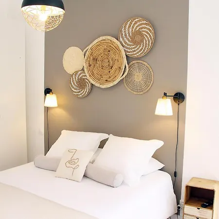 Super Central, Spacious, Sunny Large Deck & Appartement