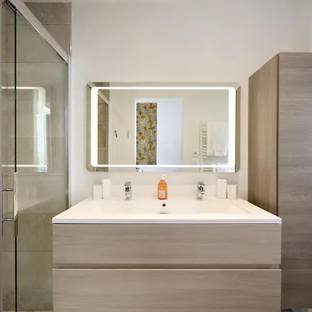 Super Central, Spacious, Sunny Large Deck & * Cannes