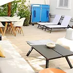 Super Central, Spacious, Sunny Large Deck & Appartamento