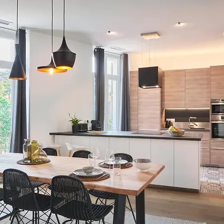 Super Central, Spacious, Sunny Large Deck & Κάννες