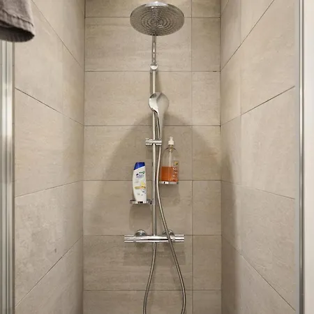 Super Central, Spacious, Sunny Large Deck &